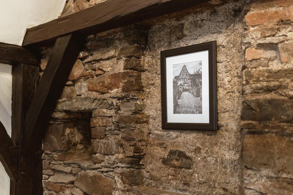 Zur Alten Weinkelter - Bezauberndes Fachwerkhaus Aus Der Spaetgotik Von 1451 - Top Lage Fuer Aktivitaeten - Fahrradkeller エレンツ・ポルタースドルフ エクステリア 写真