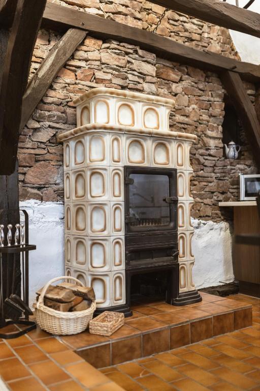 Zur Alten Weinkelter - Bezauberndes Fachwerkhaus Aus Der Spaetgotik Von 1451 - Top Lage Fuer Aktivitaeten - Fahrradkeller エレンツ・ポルタースドルフ エクステリア 写真